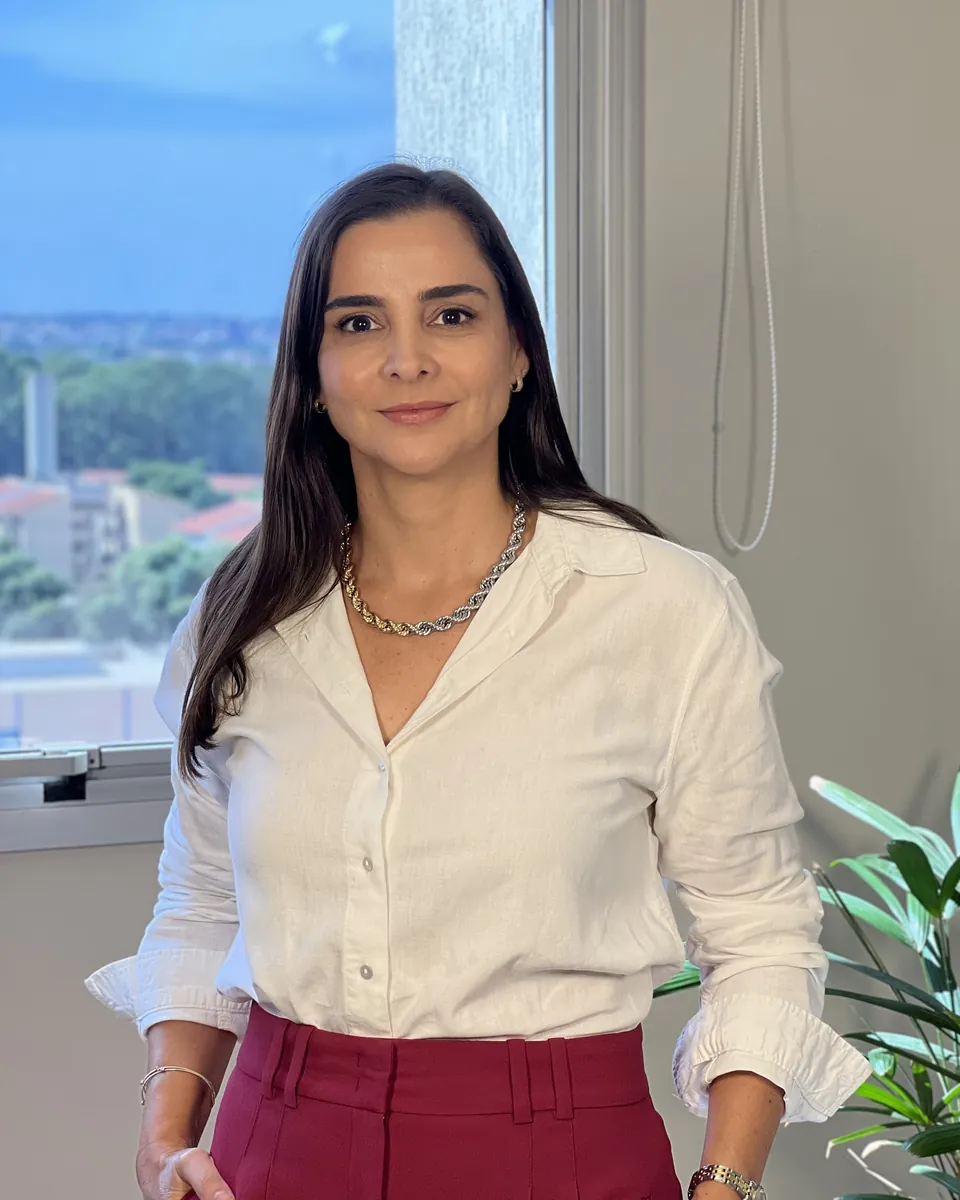Andressa de Almeida, fisioterapeuta e acupunturista, em seu consultório em Ribeirão Preto